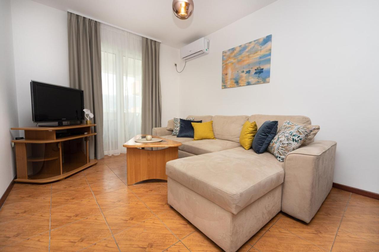 Apartments Adeona Tivat Exterior photo