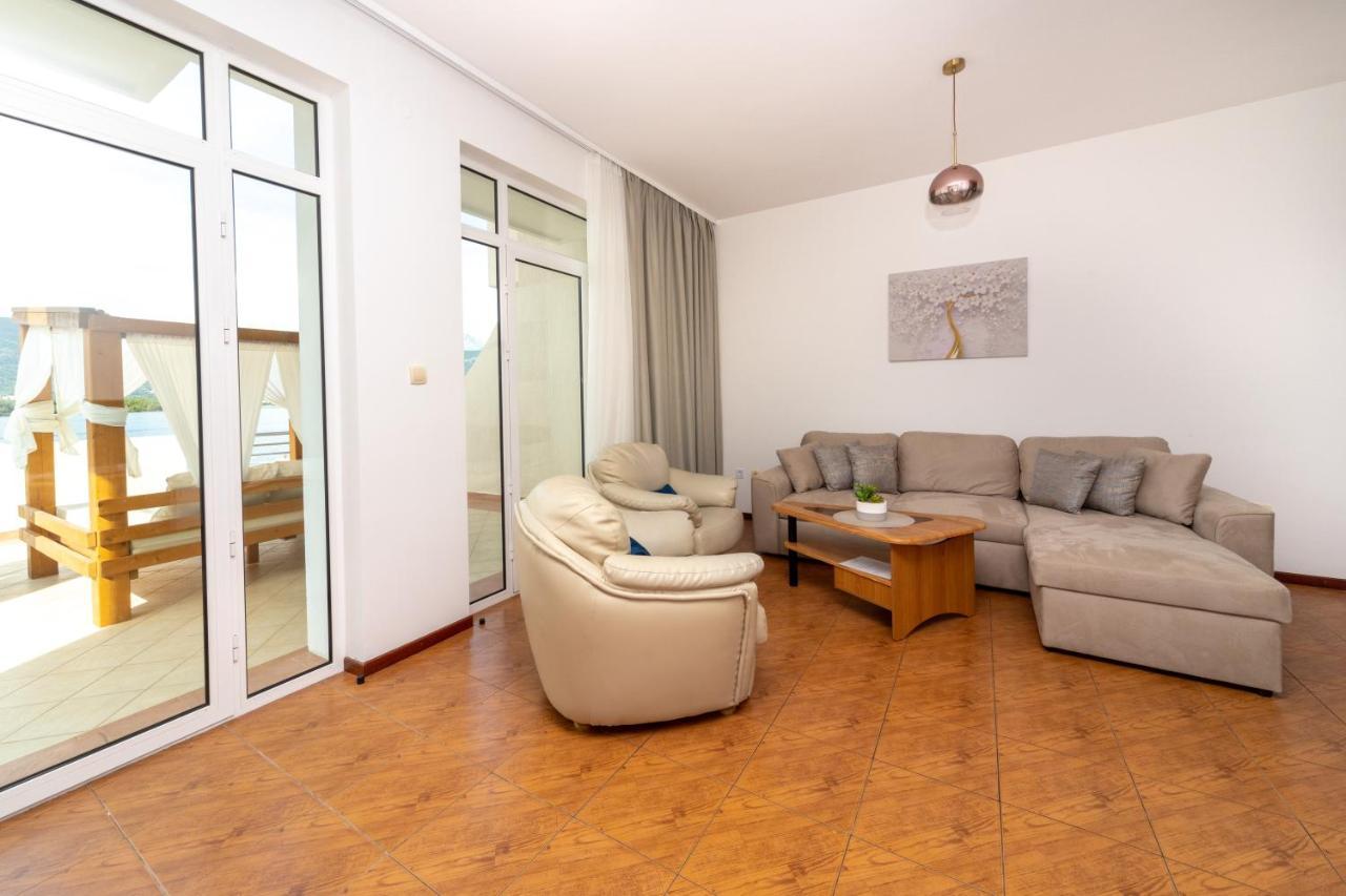Apartments Adeona Tivat Exterior photo